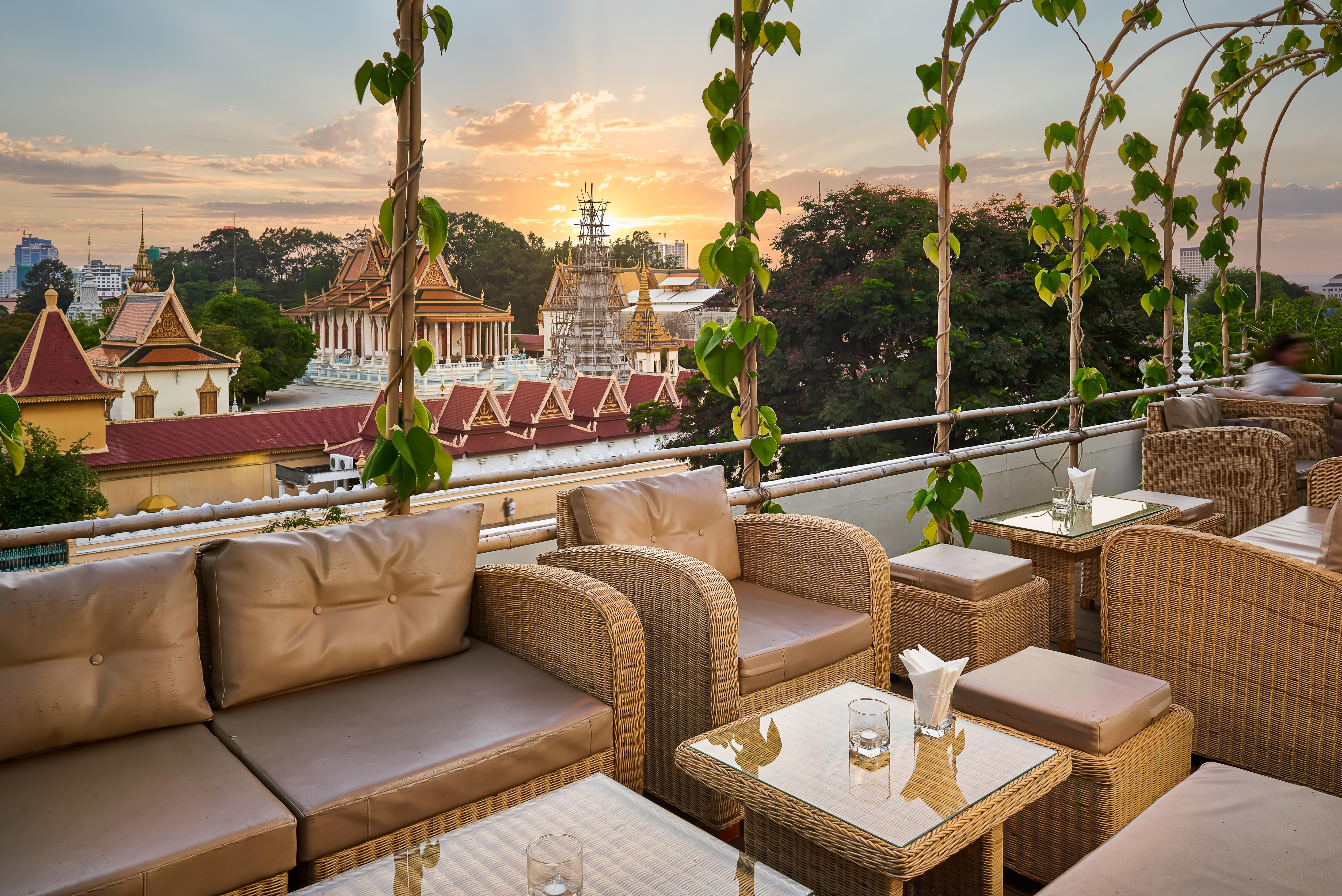 Palace Gate Hotel & Resort By Ehm Phnom Penh Exterior photo